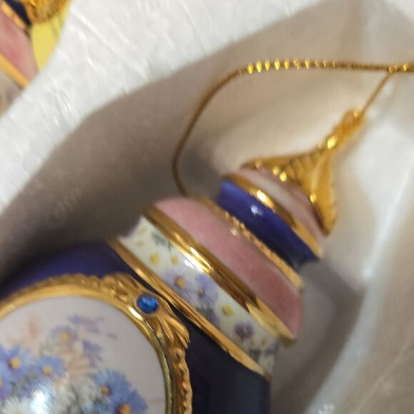 The Bradford Exchange.. Lena Liu's Forever Flowers Ornaments.. - Picture 5 of 15